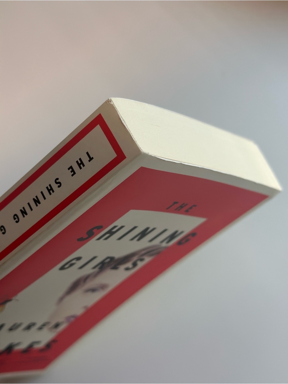 The Shining Girls By Lauren Beukes | Fiction, Sci-Fi Thriller | Paperback Book - Picture 5 of 7